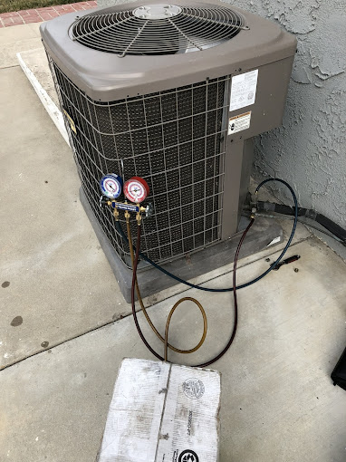 4444 Air conditioning unit with pressure gauges attached.